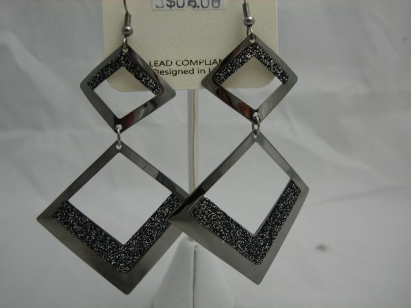 Hemitate Tone Earring